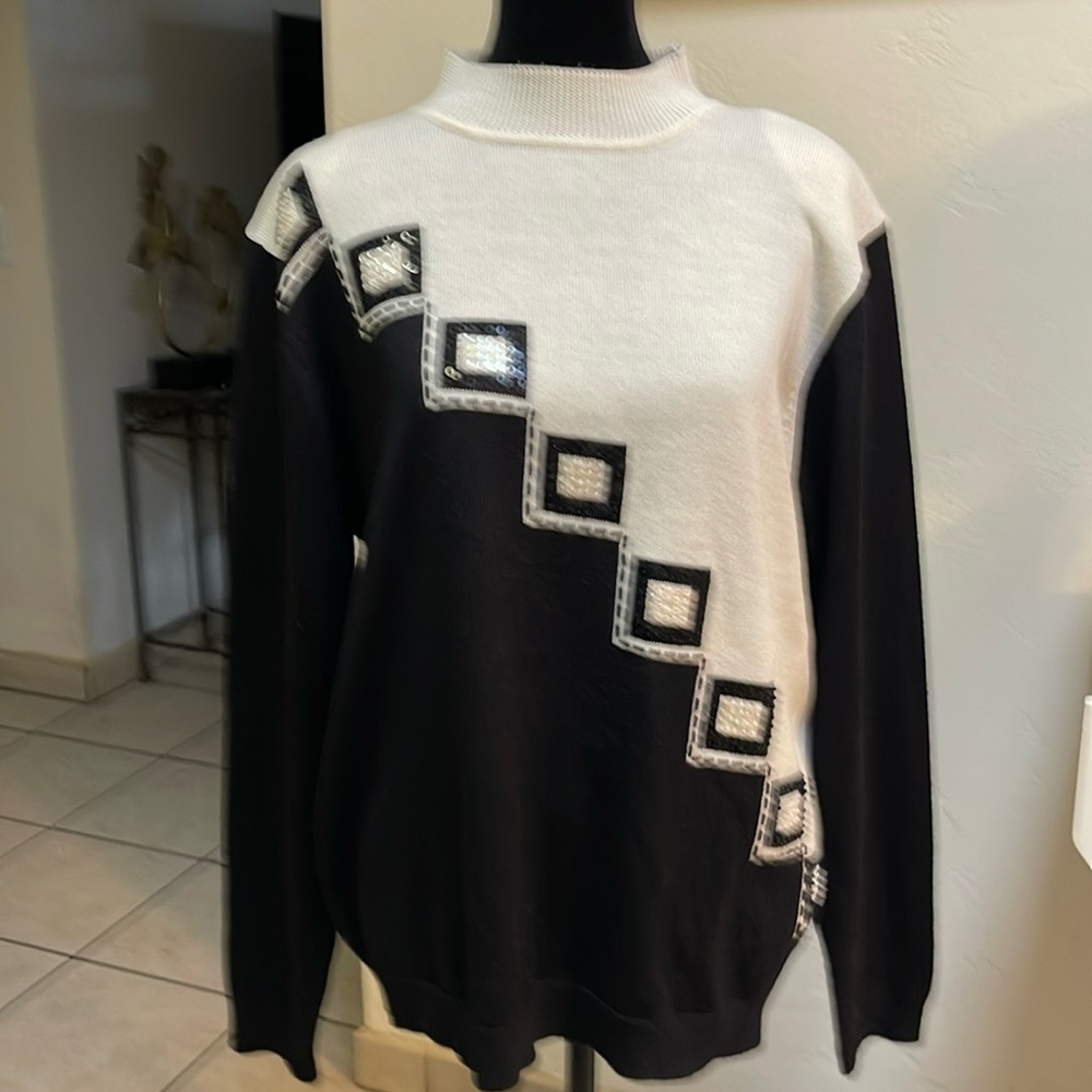 Alfred Dunner vintage sweater. Size L. Round Neck